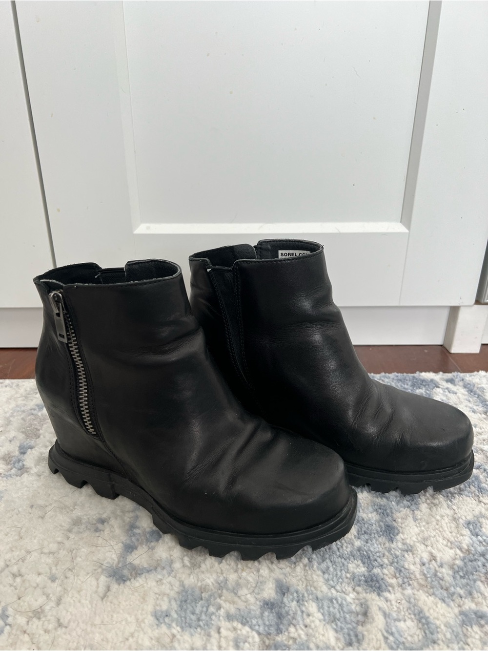 Sorel Black Leather Chelsea Lug Boots - Picture 3 of 5